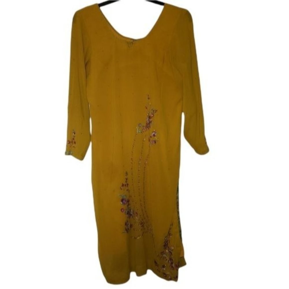 3/$15 Kurtas Embroidered And Beaded Tunic Size Small